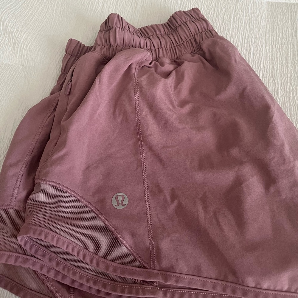 Lulemon Hotty hot shorts 2.5